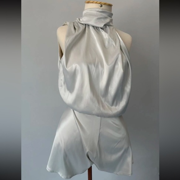 Elegant Albaricoque‎ Satin jumpsuit with asymmetrical mock neck and draped front - Picture 6 of 8